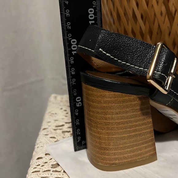 Size 37 NWT sandler navy sandals with block heels. Worn once only. - Picture 5 of 5